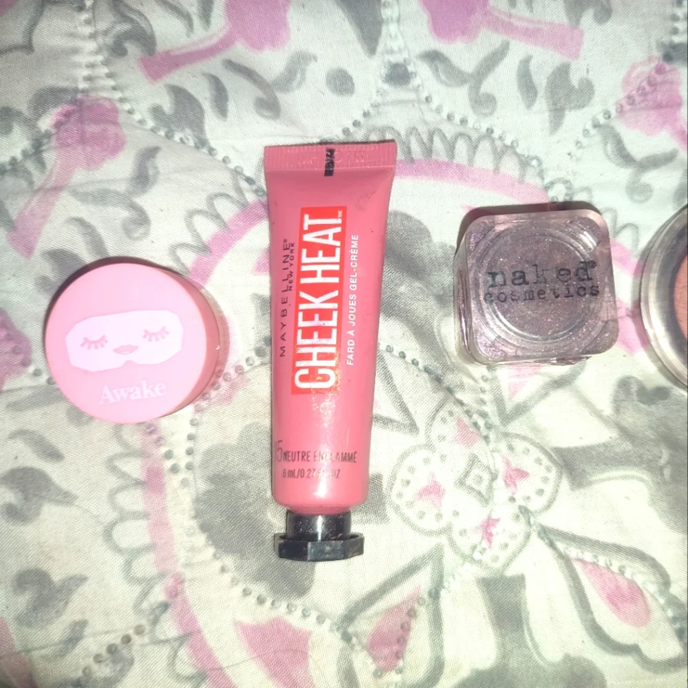 Makeup bundle - Picture 1 of 2